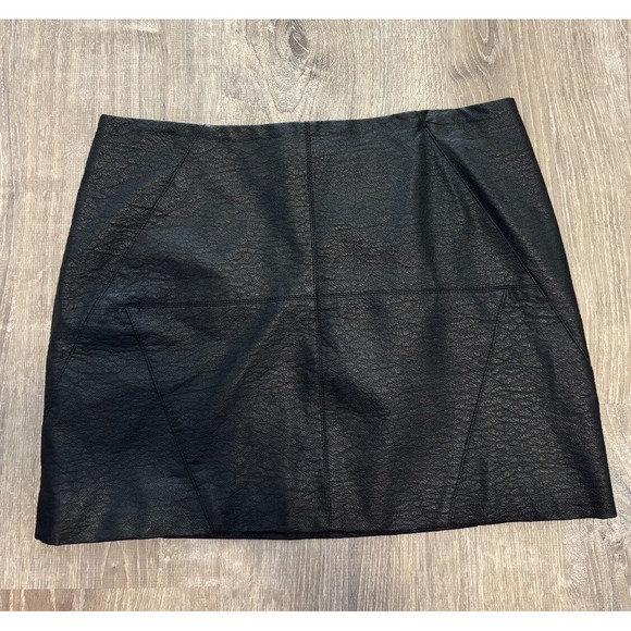 H&M Divided Dresses & Skirts - H&M Divided Black Faux Leather Mini Skirt Size 10 Textured Paneled Zip Back